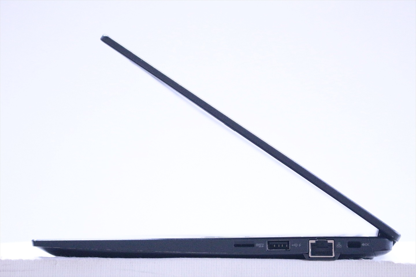 ダイナブック 東芝 2023年軽量快速モデル 13世代Corei5 dynabook G83