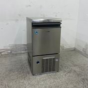 製氷機　業務用　チップアイス 中古】 A06801 製氷機 チップアイス 450kgタイプ 水冷式 ホシザキ CM