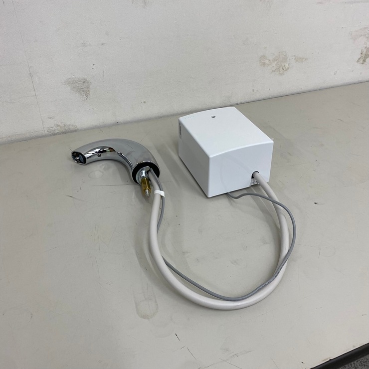 中古】 A09146 台付自動水栓 TOTO TENA40A アクアオート 単水栓 中古】 A09146 台付自動水栓 TOTO TENA40A アクアオート 単水栓