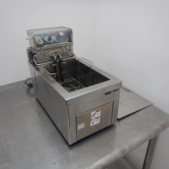 【中古】 マルゼン 電気フライヤー 100v 2022製 マルゼン（MARUZEN） 二槽フライヤー ※電気ガス両電源必要 MXF-076WB