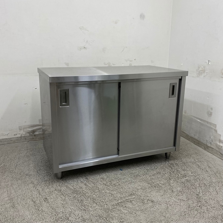 ステンレス　調理台　業務用作業台　引き出し付き３つ　中古品 中古】 A09563 調理台 ステンレス 扉付き作業テーブル W1100 x D600 x
