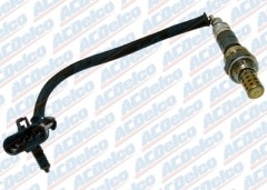 O2センサー＜1996-2001　シボレー　ブレイザー　S10/T10 4.3L　左ハンドル＞純正品