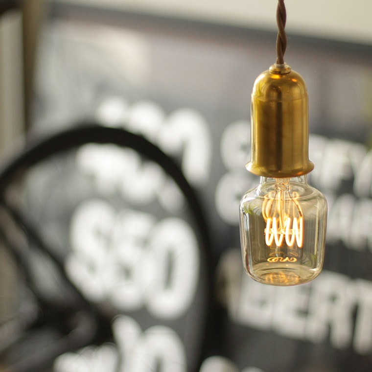 エジソンバルブLED E26スパイラル ボトルゴールド(調光器対応)