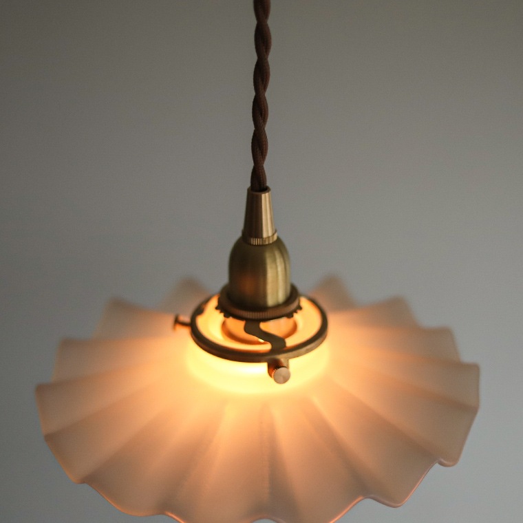 3灯ミルクガラスペンダントランプ ヴィンテージ 3連ミルクガラス陶器ペンダントランプ（直付け専用