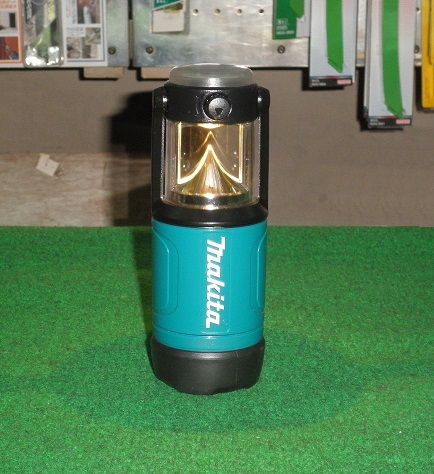 マキタ ML102 7.2V/10.8V差し込み式電池対応 充電式LEDランタン