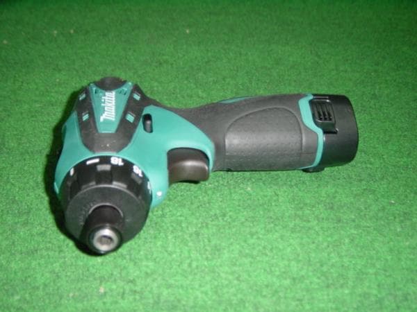 マキタ DF030DWSP 10.8Vドライバドリル 最大締付トルク:22N・m