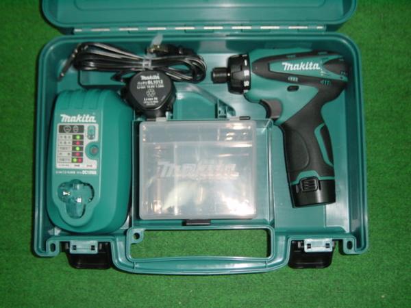 マキタ DF030DWX 10.8Vドライバドリル 最大締付トルク:22N・m 10.8V