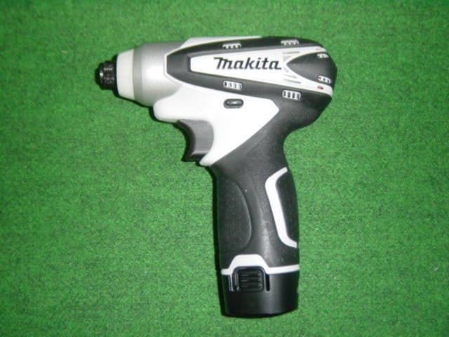 DIY マキタ TD090DWSPW 10.8Vインパクトドライバ 最大締付けトルク:90N・m 差し込み式バッテリ ソフトケ-ス付 白 新品-プロショップ e-道具館 本店 (かね一機工)