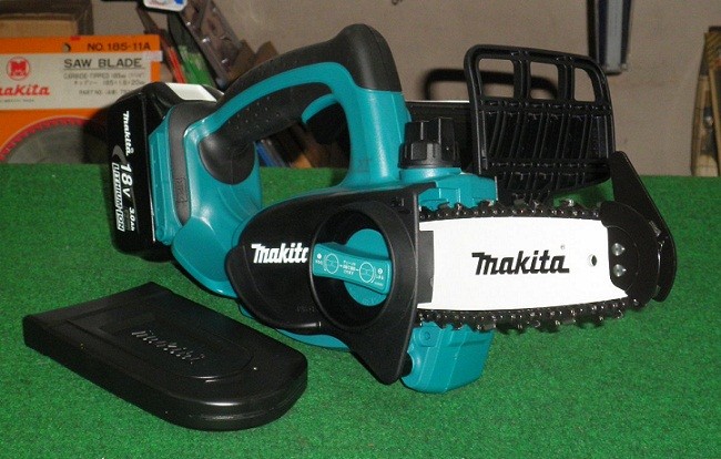 マキタ UC122D 115mm 充電式チェーンソー【野田愛宕店】【店頭取引限定
