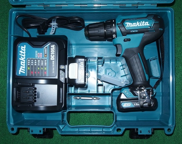 マキタ(makita) DF333DSHX 充電式ドライバドリル 10.8V 1.5Ah マキタ DF333DSHX 10.8V 充電式ドライバドリル （スライド式⁄ドリル