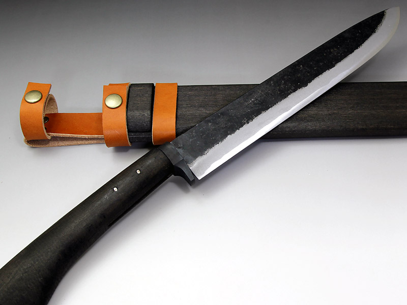 極美品 佐治武士 SAJI 佐治武士作 黒打剣ナタ 180 つば 付き 鉈 ナタ ナイフ 薪割り 登山 キャンプ アウトドア 佐治武士 和式ナイフ 剣鉈 越前打ち刃物 伝統工芸士 アウトドア