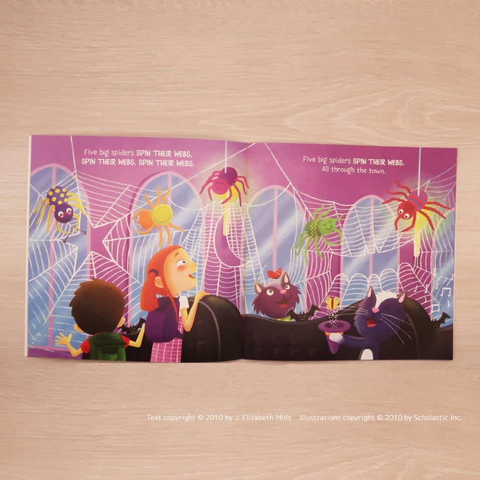 ハロウィン絵本 The Spooky Wheels on the Bus | すべての商品