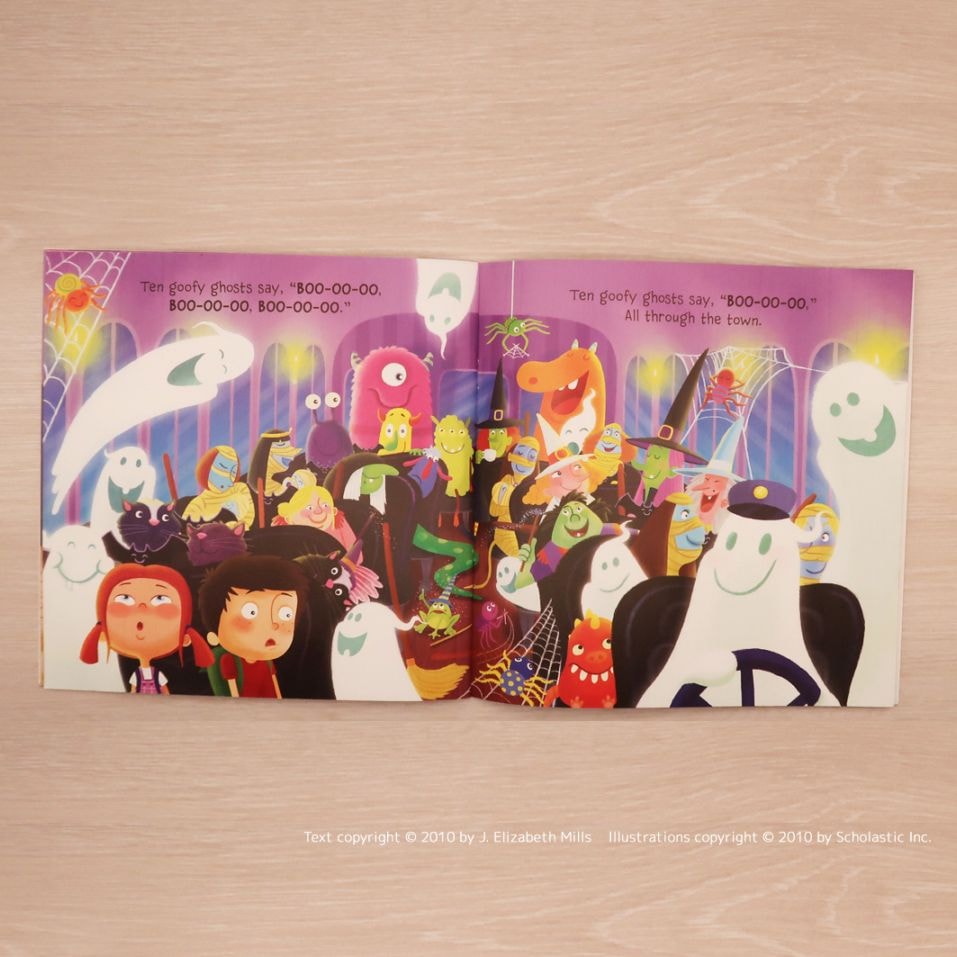 ハロウィン絵本 The Spooky Wheels on the Bus | すべての商品