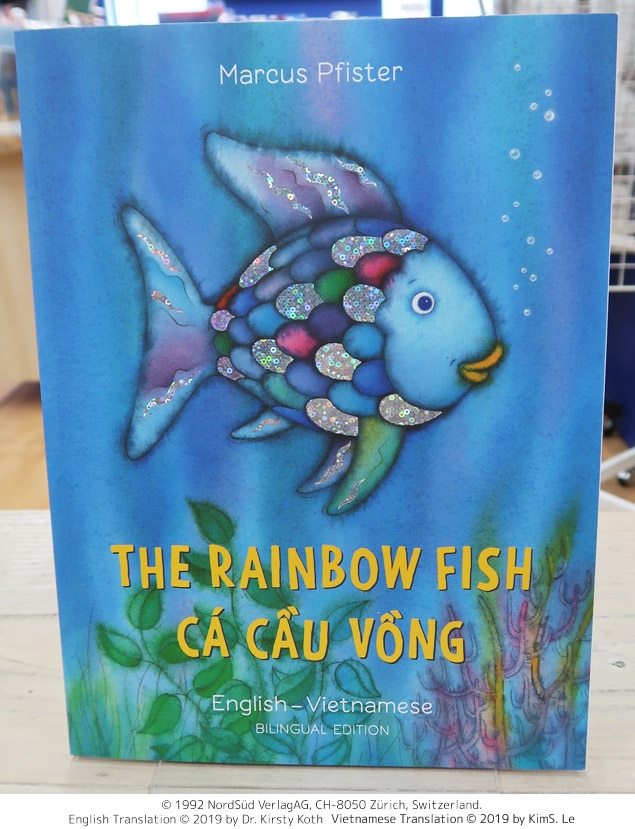 バイリンガル絵本　ベトナム語／英語　The Rainbow Fish　～にじいろのさかな～