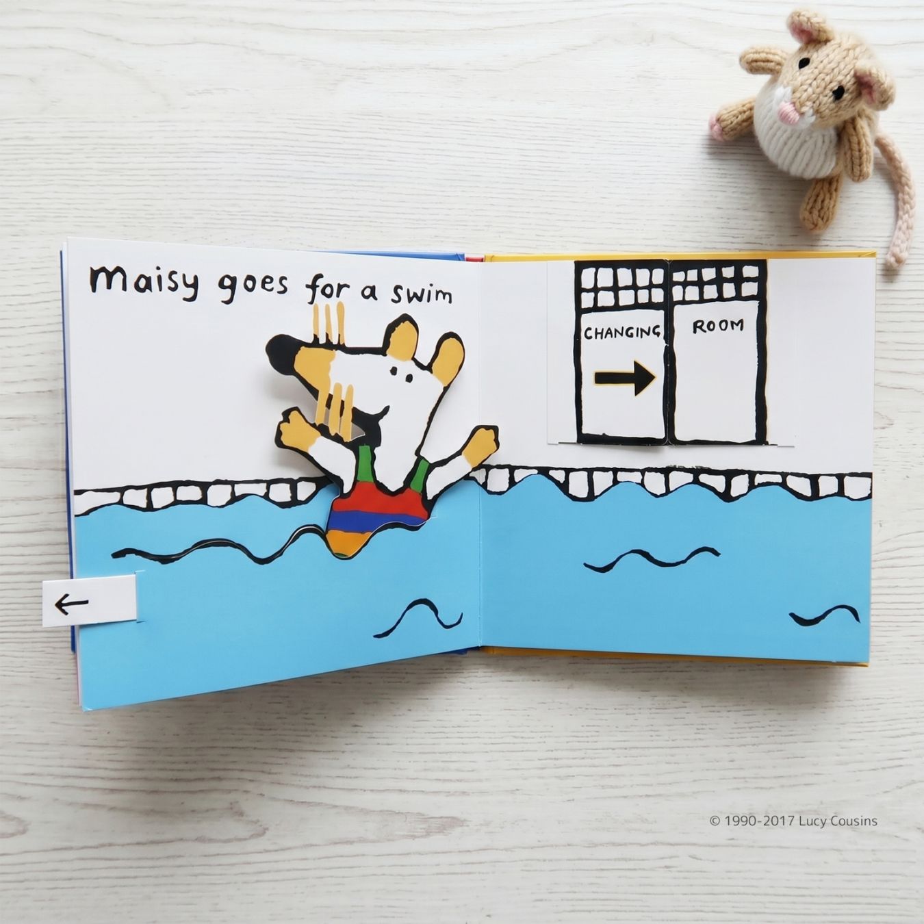 しかけ絵本 Maisy Goes Swimming ～メイシーちゃんおよぎにゆきます