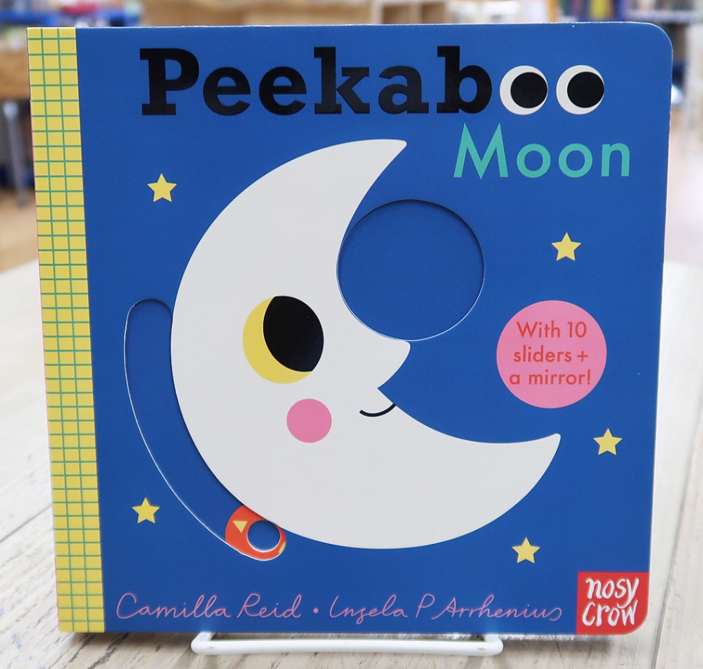 しかけ絵本　Peekaboo Moon