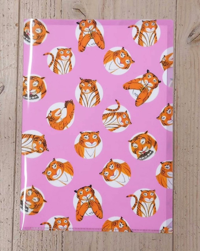 おちゃのじかんにきたとら　A4クリアファイル　ピンク総柄