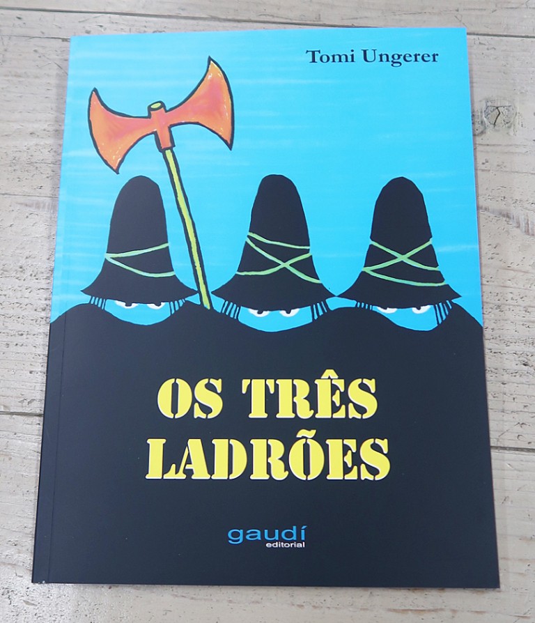 The Three Robbers　～すてきな三にんぐみ～　ポルトガル語版　ペーパーバック