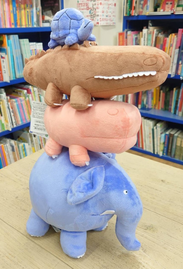 絵本さながらに積み重ねて！＊1体ずつのバラ売りです