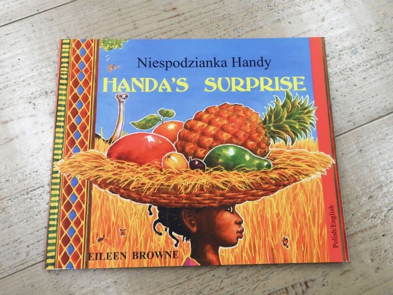 バイリンガル絵本 ポーランド語／英語 Handa's Surprise ～ハンダの