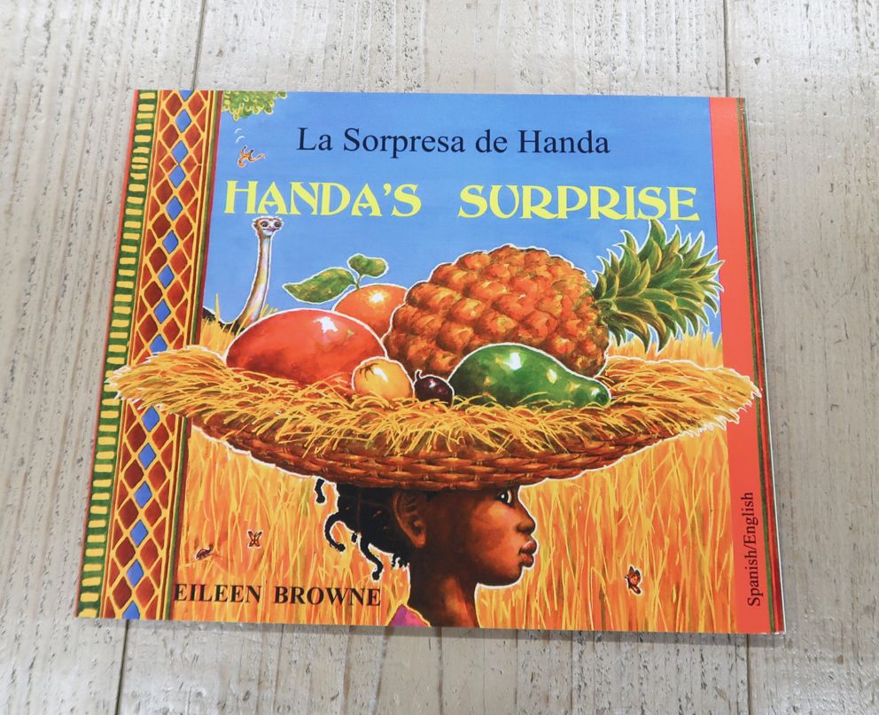 バイリンガル絵本　スペイン語／英語　Handa's Surprise ～ハンダのびっくりプレゼント～