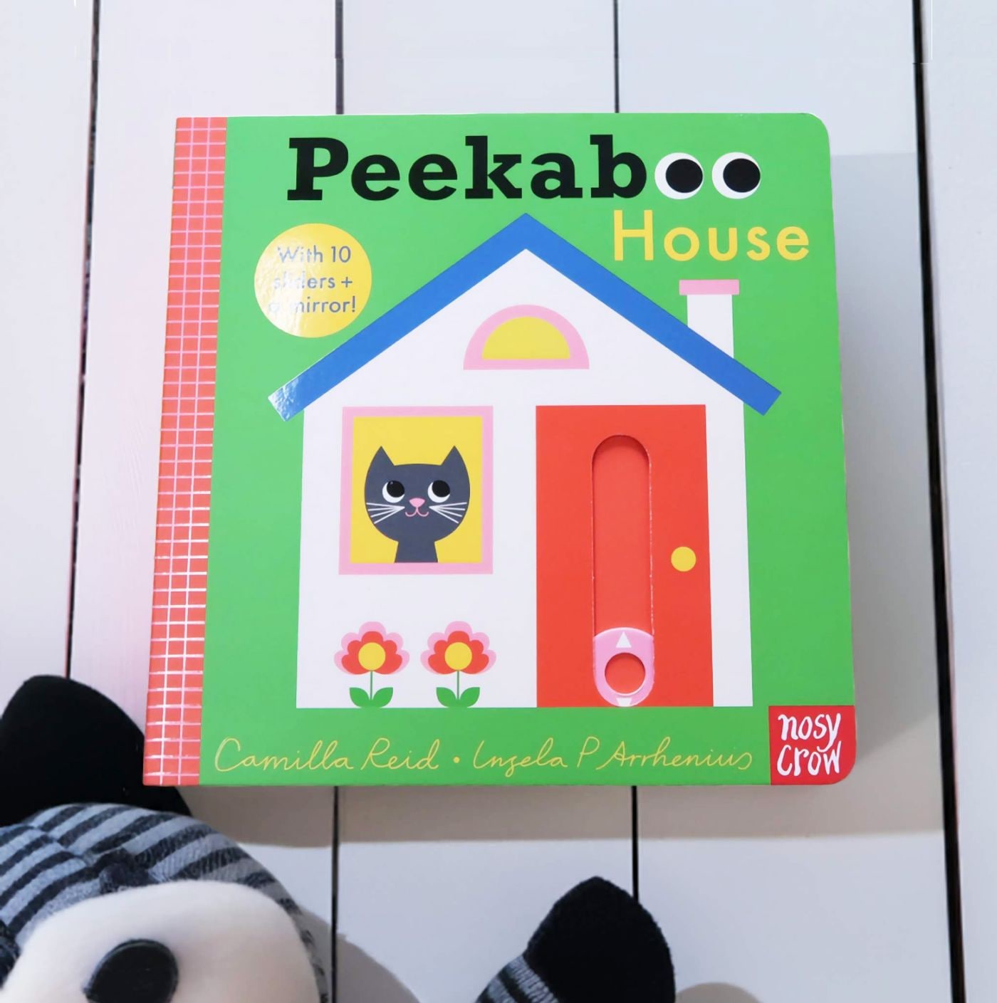 しかけ絵本　Peekaboo House