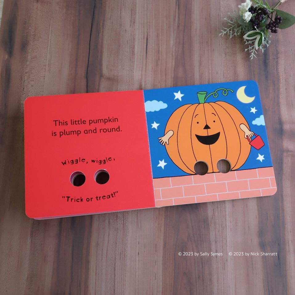 穴あきしかけつき絵本 Spooky Little Halloween | カテゴリーでさがす