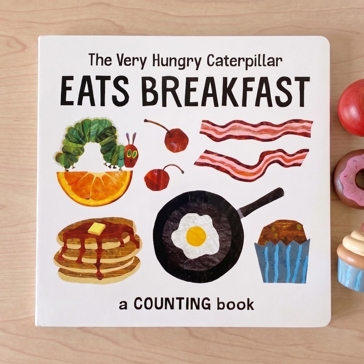 穴あきしかけ絵本　はらぺこあおむし　Eats Breakfast A Counting Book