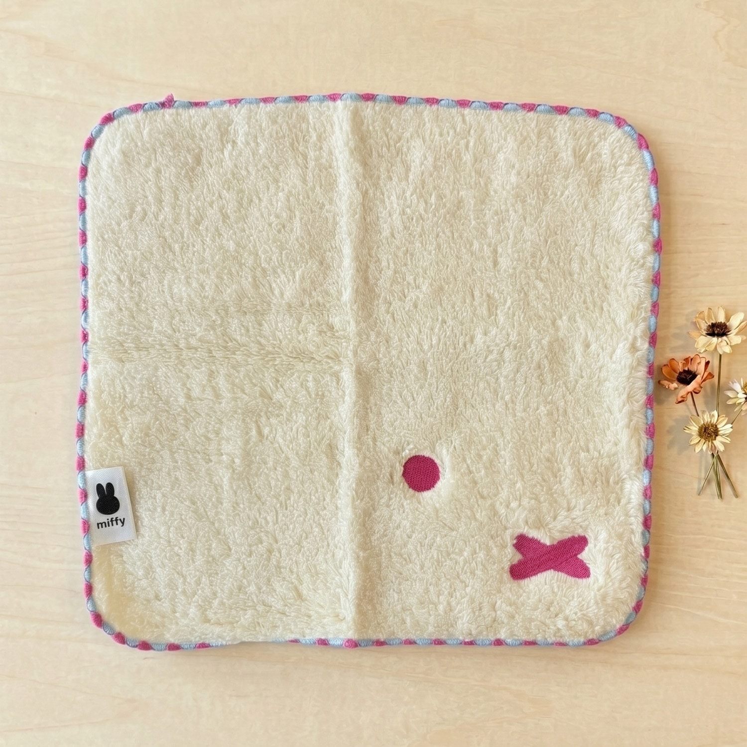 ミッフィー　ふわふわ刺繍ハンカチーフ（ミニタオル）　アイボリー／顔