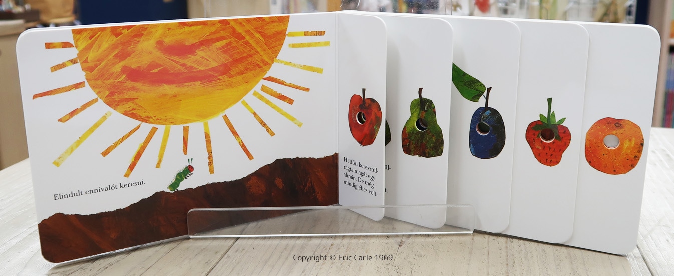 The Very Hungry Caterpillar / A telhetetlen hernyócska　～はらぺこあおむし～　ハンガリー語版　ボードブック　