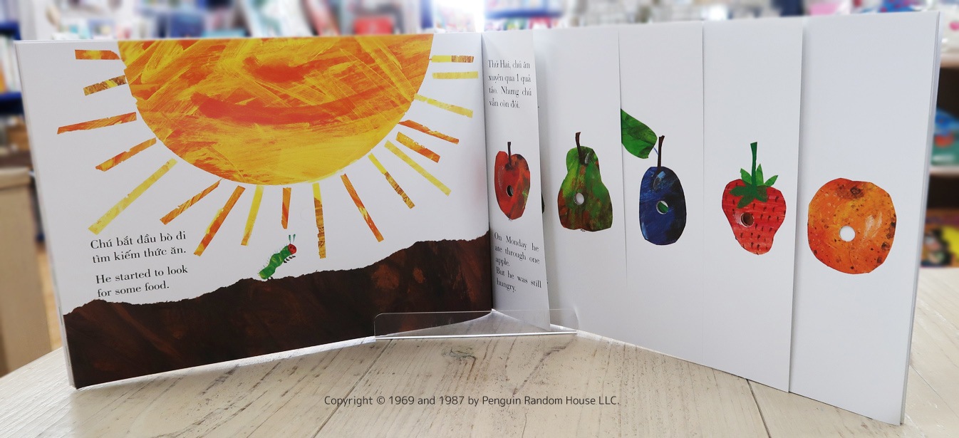 The Very Hungry Caterpillar ～はらぺこあおむし～　英語＆ベトナム語版　ペーパーバック版