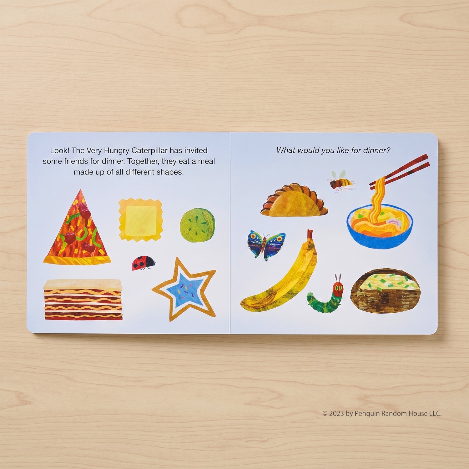 穴あきしかけ絵本　はらぺこあおむし　Eats Dinner A Shapes Book