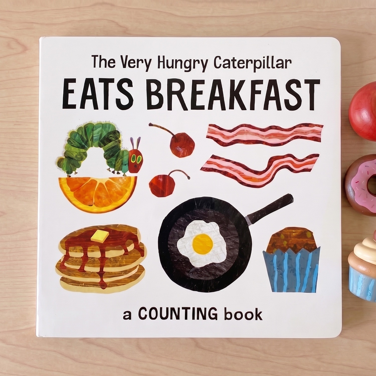 穴あきしかけ絵本　はらぺこあおむし　Eats Breakfast A Counting Book