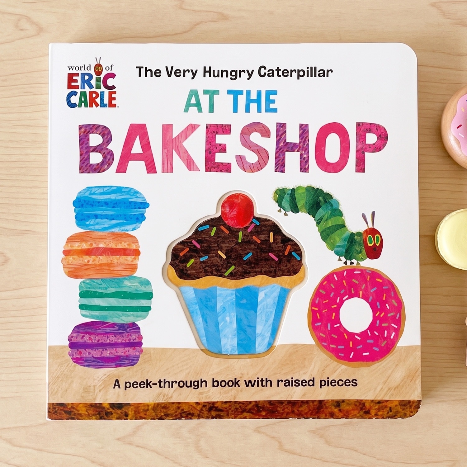 穴あきしかけ絵本　はらぺこあおむし　At The Bakeshop
