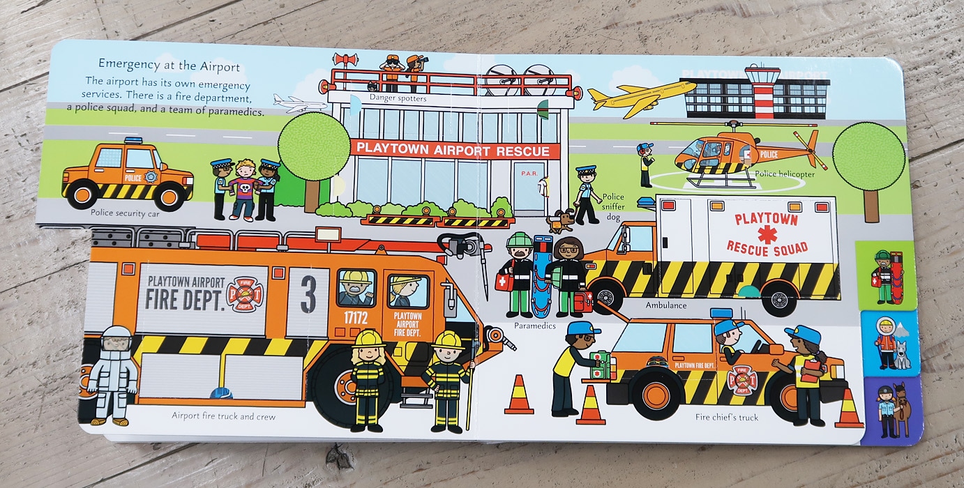 めくりしかけ絵本　Playtown Emergency