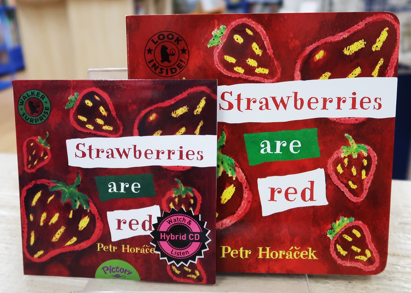 SING&SAY  Strawberries are Red　ボードブック＆ＣＤセット　＜Two Ponds＞　 【レベル２】