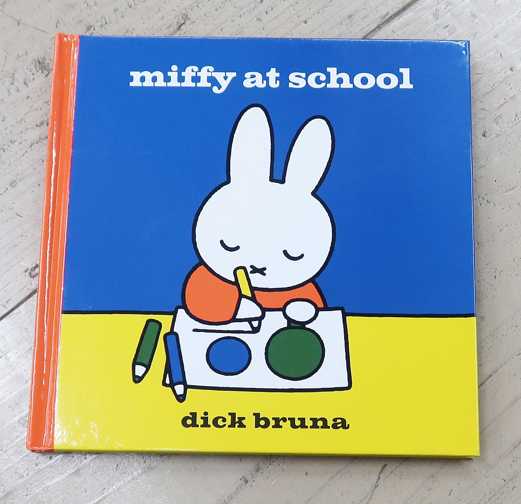 ミッフィー英語絵本　Miffy at School　～うさこちゃん がっこうへいく～