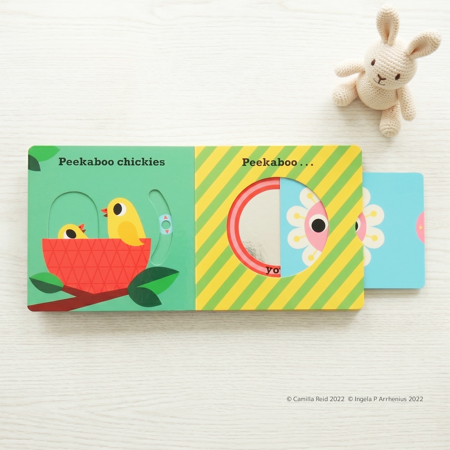 しかけ絵本　Peekaboo Chick