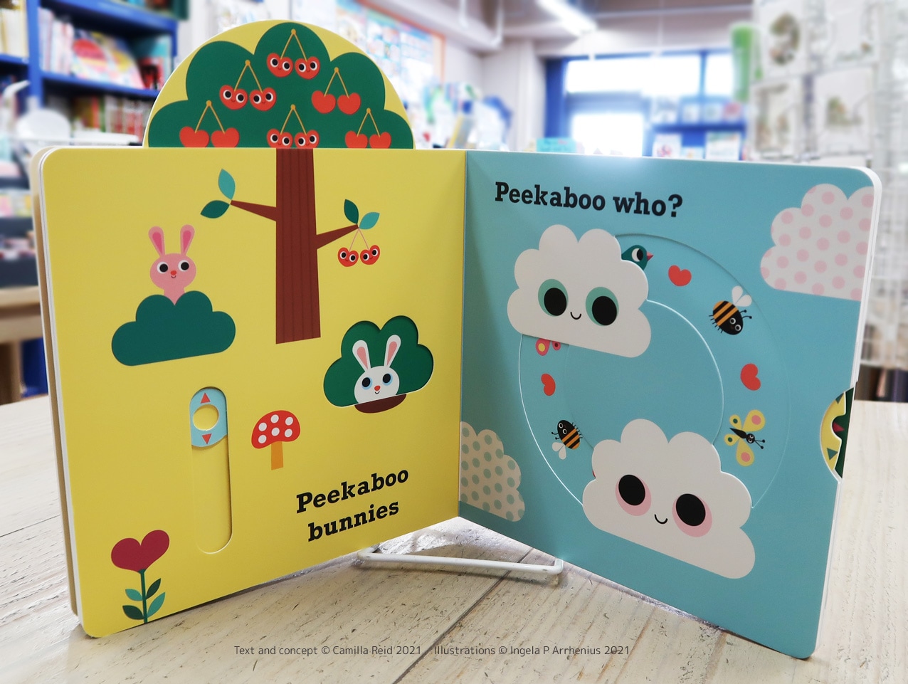しかけ絵本　Peekaboo Love