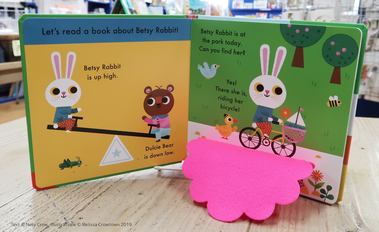 めくりしかけ絵本　A Book About Betsy Rabbit