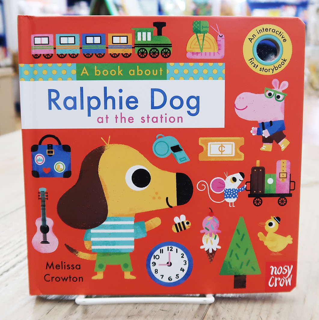 めくりしかけ絵本　A Book About Ralphie Dog at the Station