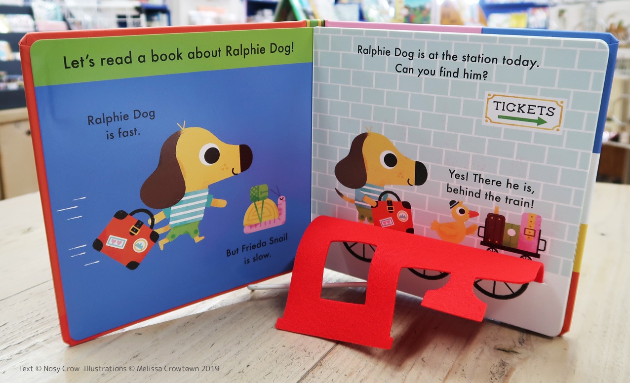 めくりしかけ絵本　A Book About Ralphie Dog at the Station