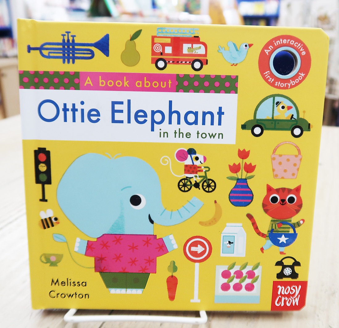 めくりしかけ絵本　A Book About Ottie Elephant in the Town