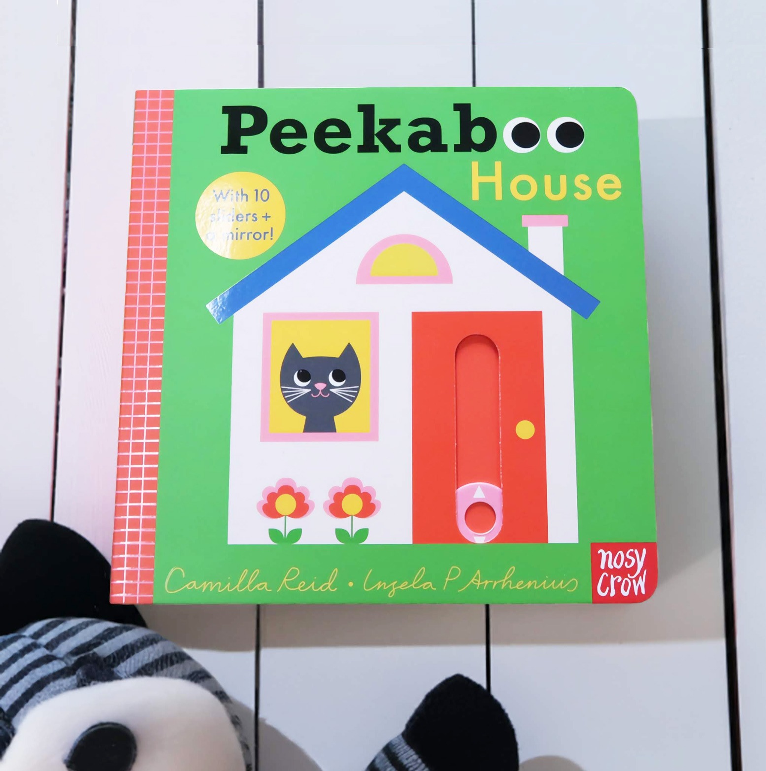 しかけ絵本　Peekaboo House