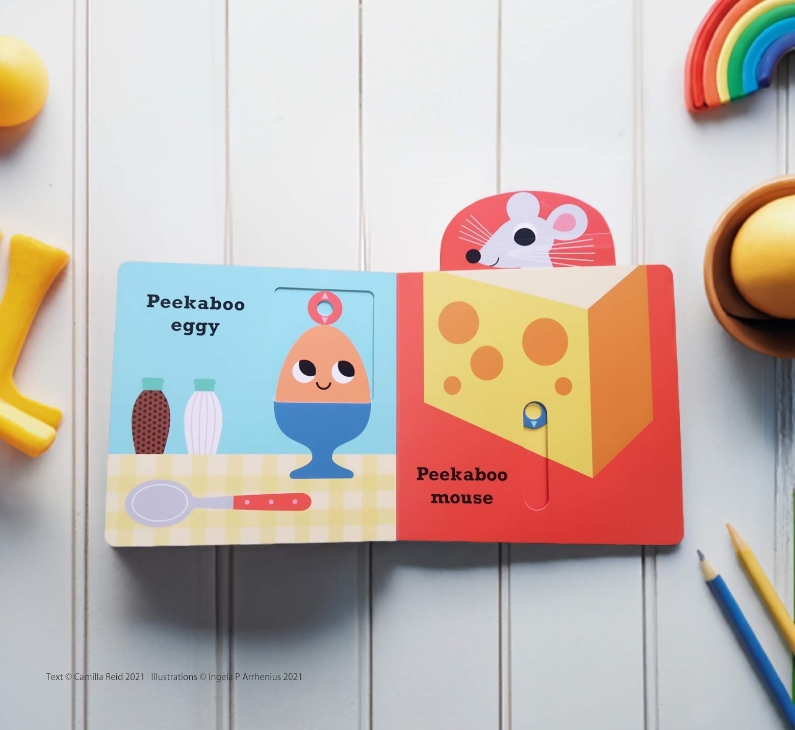 しかけ絵本　Peekaboo House