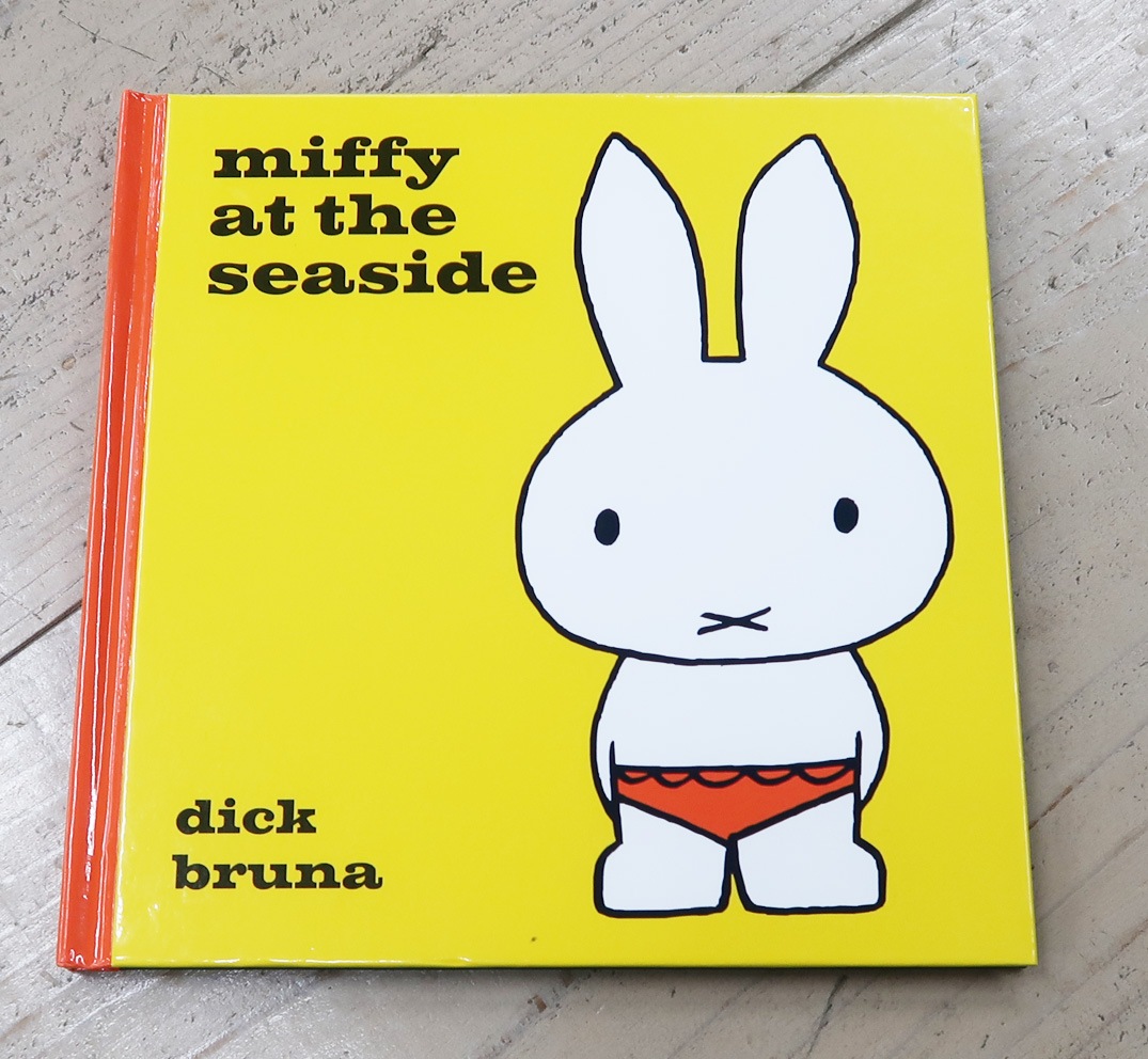 ミッフィー英語絵本　Miffy at the Seaside　～うさこちゃんとうみ～