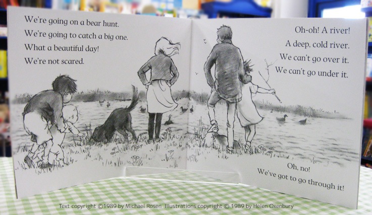 We're Going on a Bear Hunt ～きょうはみんなでクマがりだ！～　ペーパーバック版