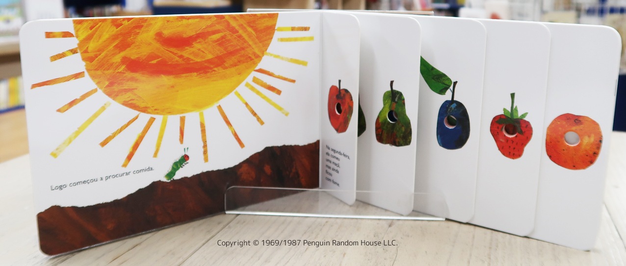 The Very Hungry Caterpillar / Uma lagarta muito comilona　～はらぺこあおむし～　ポルトガル語版　ボードブック　