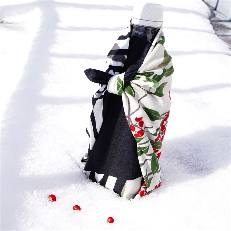 手ぬぐい「円窓（えんそう）の南天」