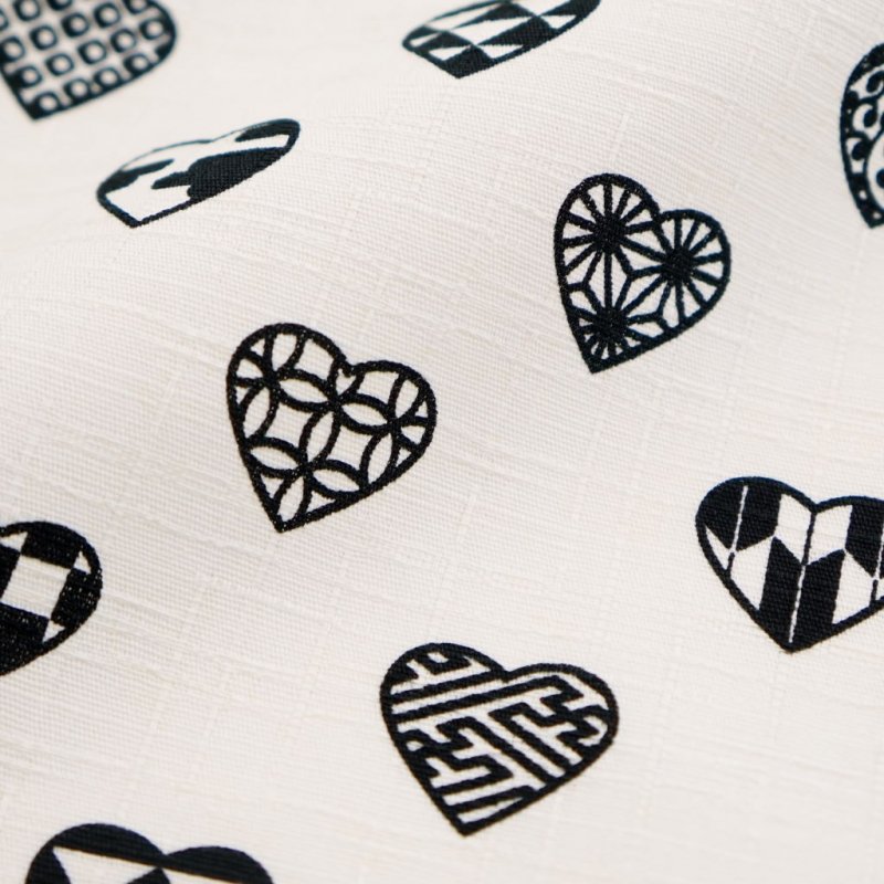 二四巾風呂敷 「ラブリ紋」（ホワイト/ブラック）